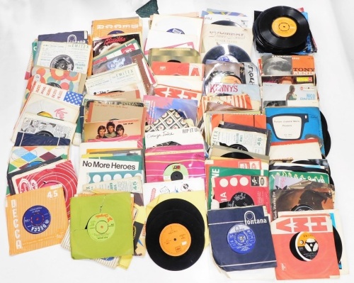 A quantity of 45rpm singles, to include Status Quo, Wham, Sophia Loren, etc. (AF)