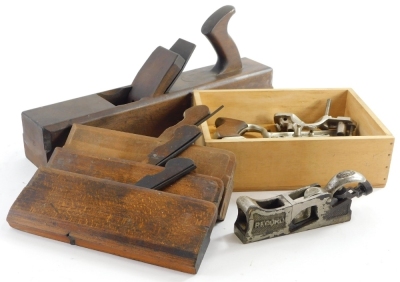 A quantity of wooden planes, to include a Record 311 bullnose plane and a Stanley combination plane with cutters, etc.