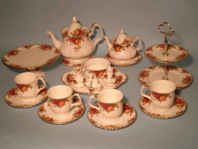 A quantity of Royal Albert "Old County Roses" pattern china to include teapot and cover