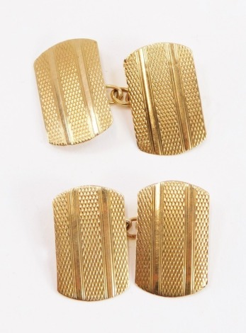 A pair of 9ct gold cufflinks, each with engine turned detailing and chain link, 3.7g.