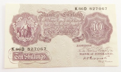 A Bank of England 10 shillings note, mauve, Peppiatt, number K86D 827067, October 1940.