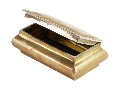 A Victorian silver snuff box, of rectangular bombe form, the lid with engraved border decoration, Deakin & Francis Ltd, Birmingham 1895, 8cm x 4cm, 2¼oz.