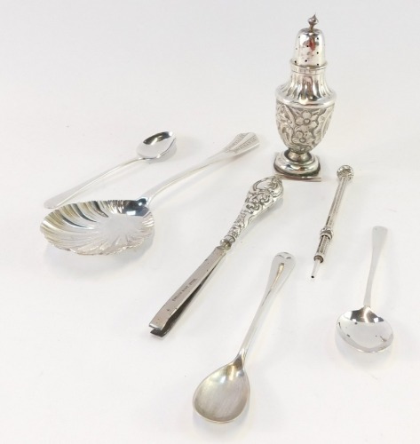 A group of silver, comprising an Edward VII silver pepper pot with chased scroll and floral detailing, Birmingham 1903, a pair of silver handled tweezers, Birmingham 1903, together with three silver teaspoons and a white metal propelling pencil, 2¼ oz, an