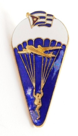 A Cuban Airborne jump badge, brass, screw back, hot-enamelled, from Communist period.