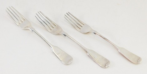 Three Victoria silver dessert forks, fiddle pattern, monogram engraved, John Round & Son Ltd, Sheffield 1899, 4¼oz.