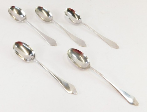 Five George VI silver rats tail coffee spoons, with trefoil terminals, Sheffield 1937, 2¼oz.