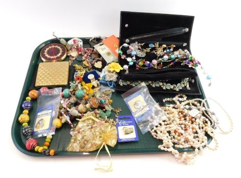 Silver and costume jewellery, freshwater pearl and coral necklaces, brooches, compacts, etc. (a quantity)