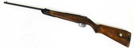 A vintage 22 air rifle, with metal mounts and wooden stock, 105cm wide.