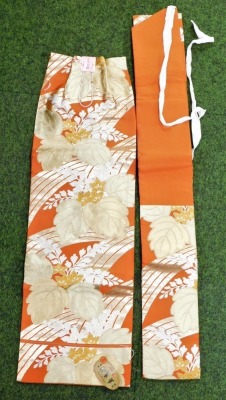 A Shinso-Obi Japenese Ladies Kimono, with assorted accessories, boxed. - 4