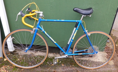 An Elswick Puma racing bike, with 24" blue frame, with a Rocket seat.