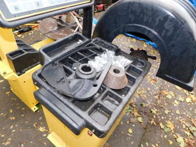 A Dunlop wheel balancer. - 3