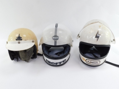 Three motorcycle helmets, comprising a Kangol white helmet, a BFE Bieffe helmets white crash helmet and a stadium S helmet with visor. (3) - 2