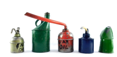 Five various oil cans, comprising; three spray bottles and two green enamels cans. (5)