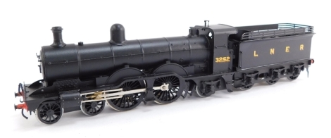 A kit built OO gauge ex GWR Class C2 locomotive, LNER black, 4-4-2, 3252.