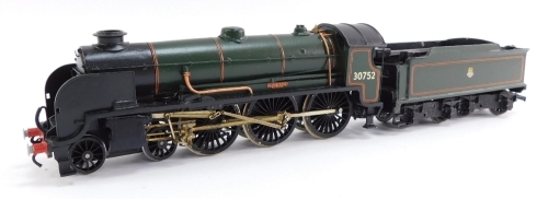 A kit built OO gauge King Arthur Class locomotive 'Linette', BR green, early emblem, 4-6-0, 30752.