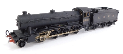 A kit built OO guage Gresley O2 Class locomotive, LNER black livery, 2-8-0, 2437.