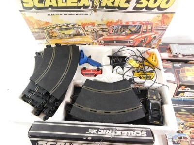 Scalextric 300 Set, Scalextric Juggernaut Road Train, Juggernaut Low Loader and a C-248 hump bridge. (4) - 3