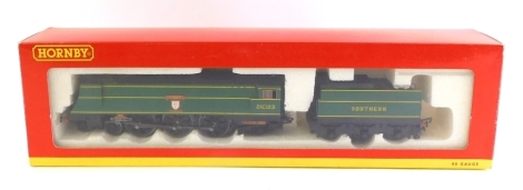 A Hornby OO gauge Bulleid Streamlined West Country Class locomotive, 'Blackamore Vale', Southern green livery, 4-6-2, R2219, 21C123.