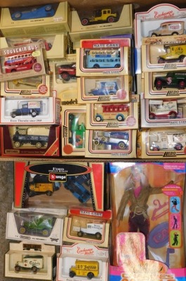 Matchbox, Lledo and other cars, Burago box, boxed diecast models of Yesteryear, Lledo Days Gone, a Natalie Charlie's Angles models, etc. (1 box) - 2