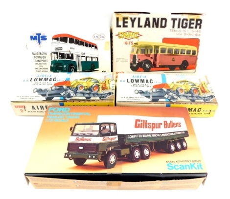 Airfix models, two series II Airfix BR Low Mach fourteen tonne excavator, Bradford City Transport bus, Davric Leyland Tiger, Ford Giltspur Bullens ScanKit, and a Ford Transcontinental trailer truck Scankit. (5)