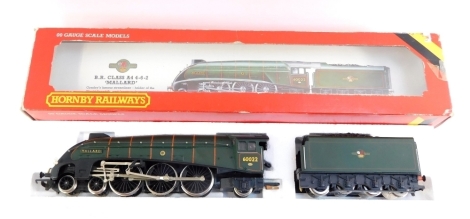 A Hornby OO gauge Gresley class A4 locomotive "Mallard", 60022, BR lined green livery, late emblem, 4-6-2, R350.