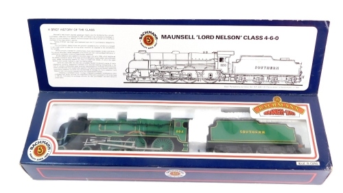 A Bachmann 00 gauge Lord Nelson Class locomotive 'Sir Martin Frobisher', 864, SR Malacite green livery, 4-6-0, 31-404.