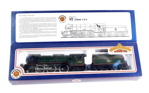 A Bachmann 00 Gauge Gresley Class V2 locomotive 'The Durham Light Infantry', 60964, BR lined green livery, late emblem, 2-6-2, 31-552.