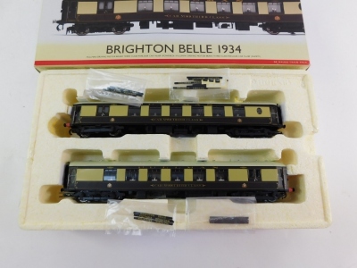 A Hornby 00 gauge 1934 Brighton Belle train pack, including Pullman Driving Brake 3rd No.89 and Driving Brake 3rd No.88, R2987. - 2