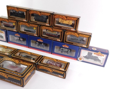 Bachmann and Mainline by Palitoy OO gauge rolling stock, including seven plank wagon 'North End' 37-085A, 12T vent van 'Shepard' 37413, etc. (16) - 2