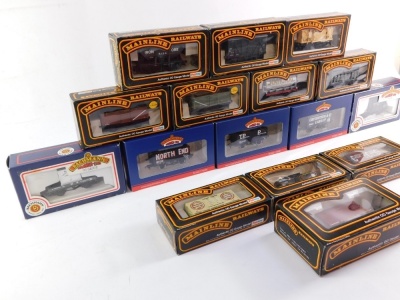 Bachmann and Mainline by Palitoy OO gauge rolling stock, including seven plank wagon 'North End' 37-085A, 12T vent van 'Shepard' 37413, etc. (16) - 3