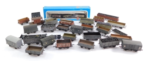 OO gauge rolling stock, including vent vans, plank wagons, etc. (1 tray)