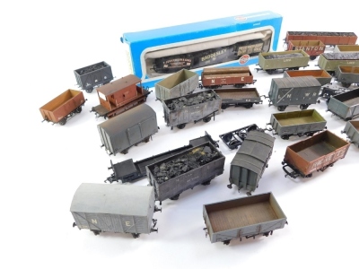 OO gauge rolling stock, including vent vans, plank wagons, etc. (1 tray) - 3