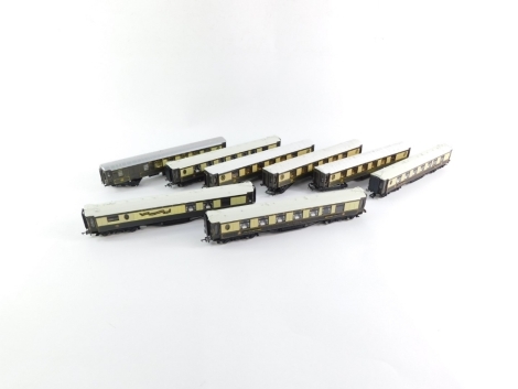 Hornby OO gauge Pullman coaches, including The New Century Bar, Cecilia, Niobe, etc. (1 tray)