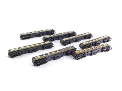 Hornby OO gauge Pullman coaches, including Juana, Sheila, car number 71, third class, car number 78. etc. (1 tray) - 2