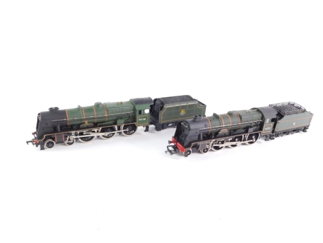 Airfix and Mainline OO gauge 7P Royal Scot Class locomotives, 46100 'Royal Scot' and 46138 'The London Irish Riflemen', in BR lined green livery, 4-6-0. (2)