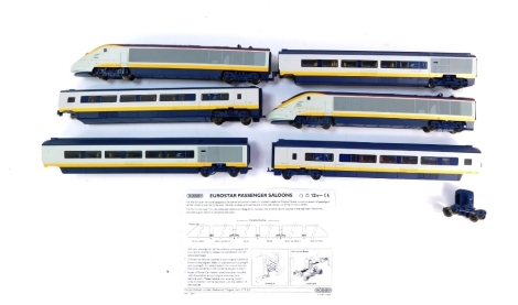 Hornby OO gauge Siemens E320 Class 374 Eurostar EMU, including power car, dummy car, and four passenger saloons. (1 box)