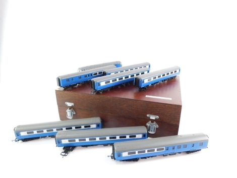 Hornby OO gauge 'The Blue Pullman' Class 47 locomotive 'Dionysus', and seven MkII blue Pullman coaches, in a wooden box.