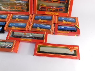 Hornby OO gauge rolling stock, including R018 Cartic Articulated car carrier, R216 Procor curtain sided van, R669 Shell/BP 100T tanker, etc. (1 tray) - 3