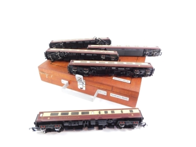 Hornby OO gauge Northern Belle coaches, comprising Warwick, Crewe, Glamis, Belvoir, and car number 17167. (5) - 2