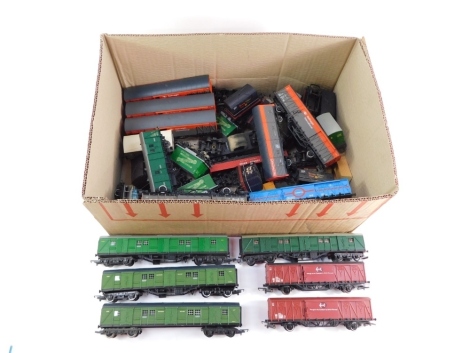 Hornby and other OO gauge rolling stock, including Railfresh box vans, flatbeds and loads, etc. (1 box)