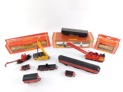 Hornby OO gauge rolling stock, including R749 operating crane, R098 Breakdown crane crew coach, R296 track cleaning coach, etc. (1 tray) - 2