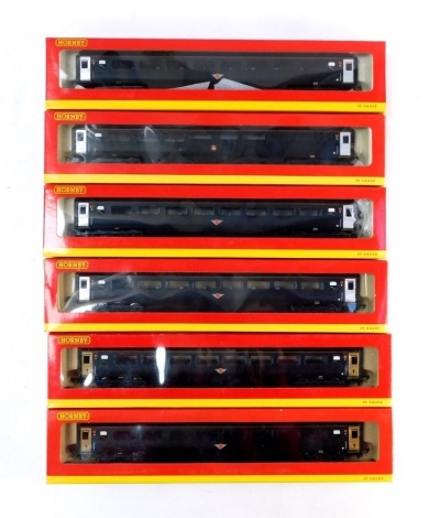 Hornby OO gauge Grand Central MK3 coaches, including R4330A tourist class 42405, R4330 tourist class 42401, etc. (6)