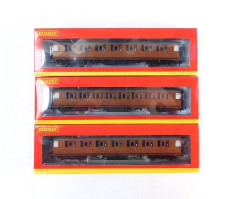 Hornby OO gauge BR teak 61ft 6" corridor coaches, including R4599 First Class coach and R4600 Third Class coach. (3)