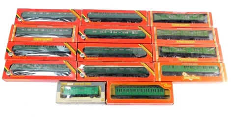 Hornby and Wrenn OO gauge Southern Railway coaches, including W4323p Utility van, R174 Bogue luggage van, etc. (1 tray)