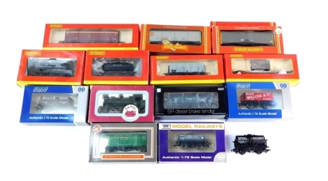 Mainline and Hornby rolling stock, including tank wagons, diesel brake tender, etc. (1 tray and loose)