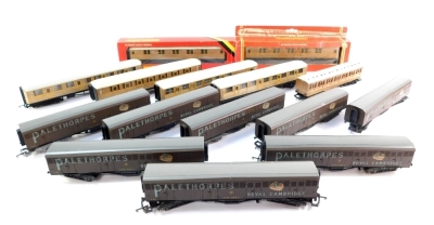 Hornby OO gauge LNER coaches, including R448 LNER sleeping coach, R413 LNER 1st class sleeping car, Palethorpes Siphon parcels vans etc. (1 tray)