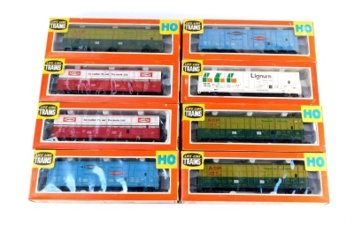 Life Like Trains HO gauge Thrall Door box cars, including Bennett, A.P Lumber, etc. (8)