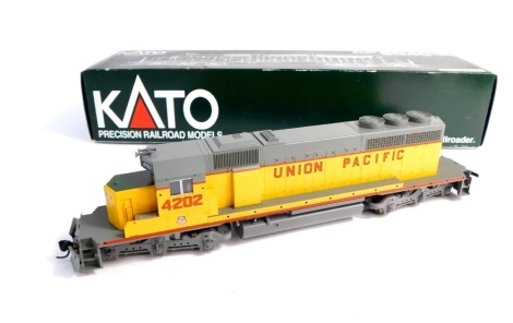 A Kato HO gauge EMD SD40-2 diesel locomotive, Union Pacific No 4202 w/o DB, 37-2806.