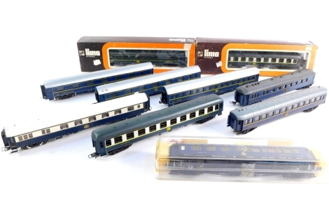 Lima and other HO gauge French international coaches, including Pullman. (1 tray)