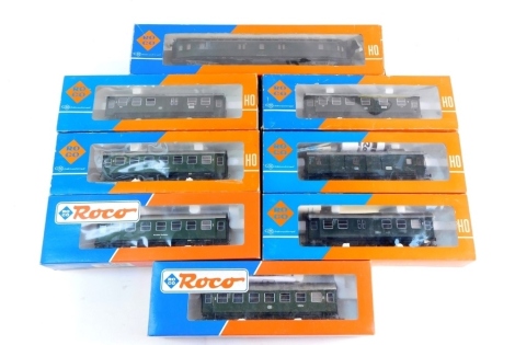 Roco HO gauge coaches, mainly Deutsche Bundesbahn. (8)